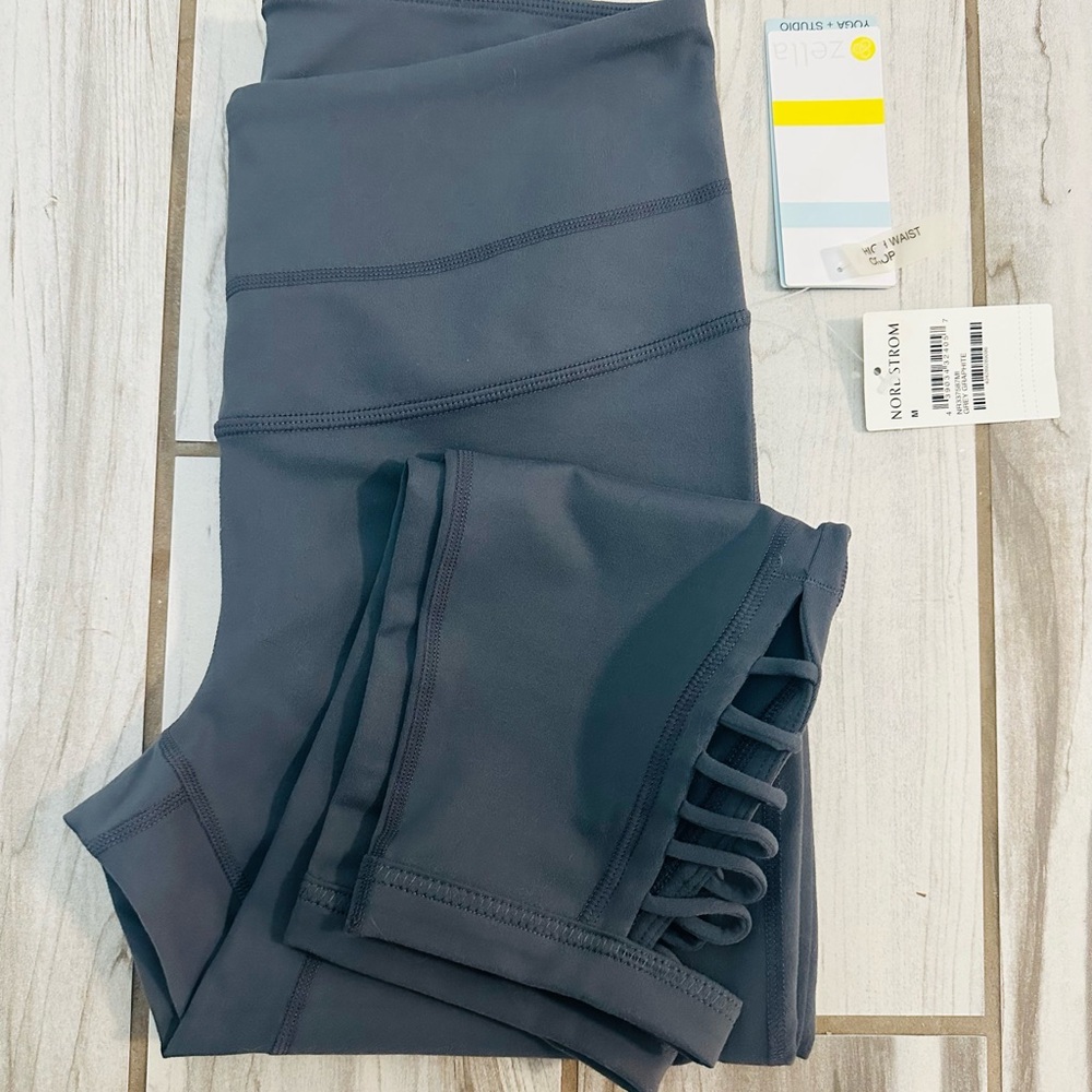 NWT: Zella, High Waisted Cropped leggings, Medium, Charcoal Gray